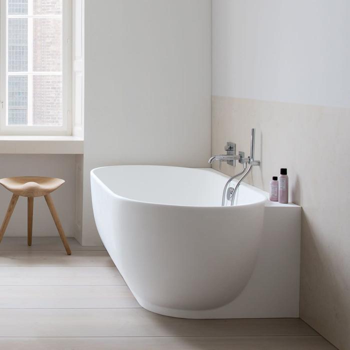 Duravit Luv Ванна из минерального литья, цвет белый, пристенный вариант панели, с ножками, цвет: белый