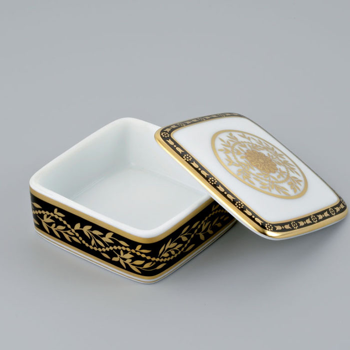 THG MARQUISE NOIR DECOR OR Коробка для таблеток керамическая, квадратная, настольная, декор черный/золото, цвет: белый