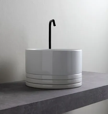 White Ceramic Adagio, накладная круглая раковина, с накладкой, донным клапаном и 3-мя кер. кольцами, цвет белый глянцевый