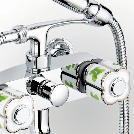 THG CAPUCINE VERT DECOR PLATINE Смеситель для ванны настенный, с ручным душем и шлангом, декор платина/зеленый, цвет: хром